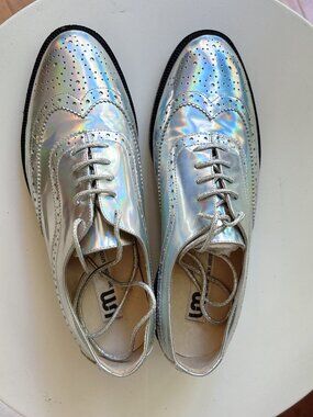 Holographic Silver Brogue Oxfords – Size 7–7.5